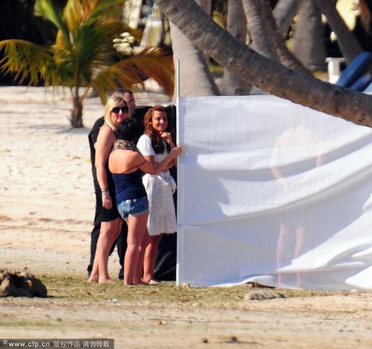 鲁尼谈03年被拍到在吃超大棒棒糖:买来的目的只是想把他砸碎