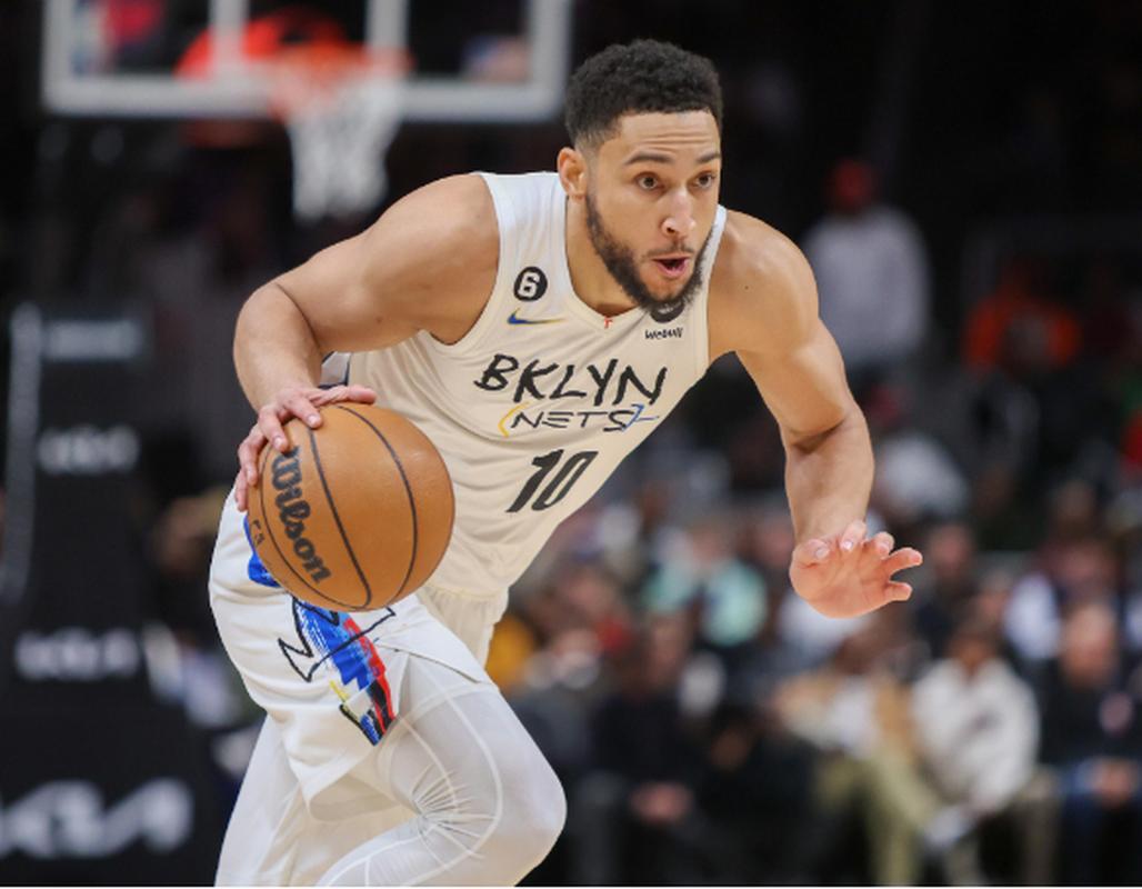 弗兰克:这是西蒙斯表现最好的比赛 为特尔和库杜斯的进球而高兴