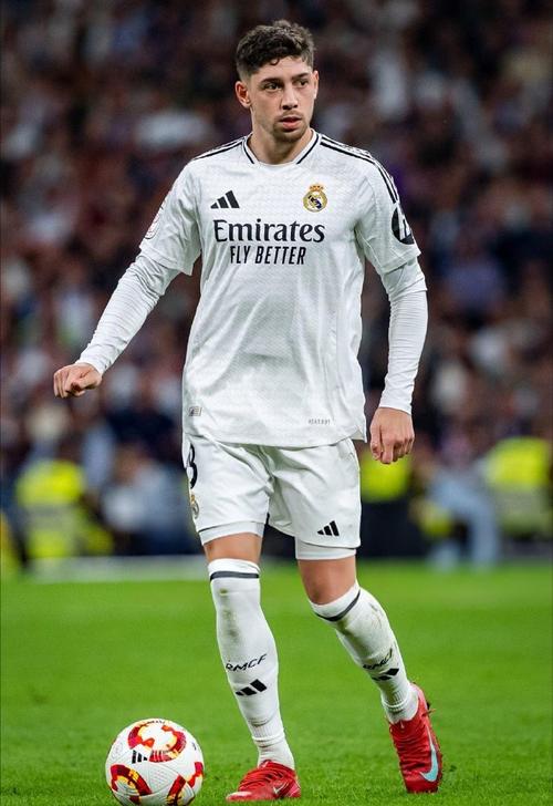 此前称不爱踢右后卫!世体:巴尔韦德对黄潜时踢右后卫表现出色