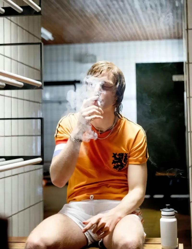 巴萨名宿:克鲁伊夫宁愿4-3赢球也不愿1-0 我曾负责盯防过巴乔