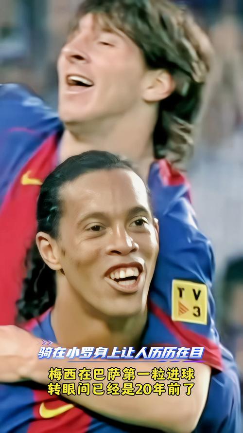 回忆满满!小罗晒巴萨时期与梅西、里杰卡尔德打网球照片