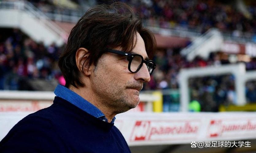 两名记者在都灵赛后新闻发布会上激烈争吵,巴罗尼教练愤然离场