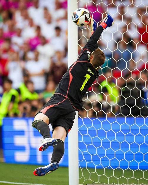 诺伊尔:这绝对是我效力过最强的拜仁之一,一切运作得非常顺利