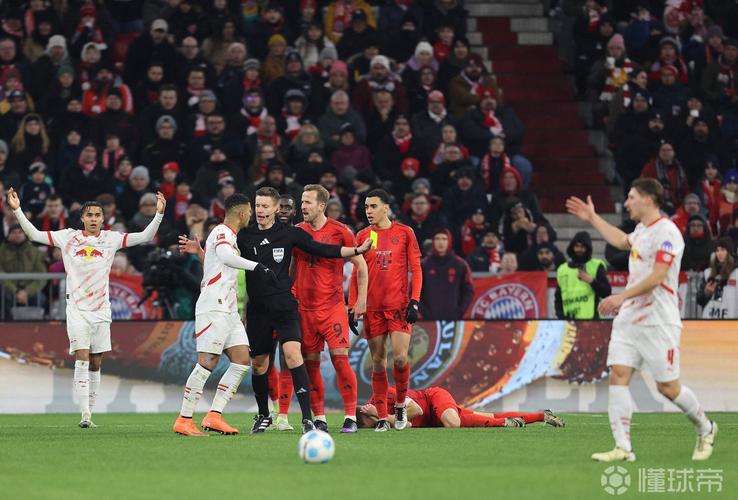 本赛季前十场正式比赛拜仁全部获胜,创下俱乐部升入德甲后新纪录