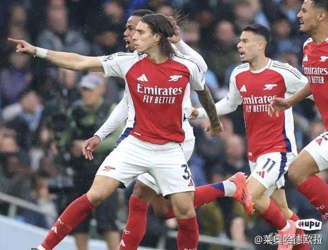 锁定主力!英超官方发问:卡拉菲奥里在英超最佳左后卫中排第几?