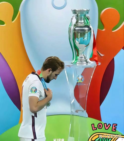 凯恩晒与妻子参加啤酒节合照:为这一周画上完美句号🍻