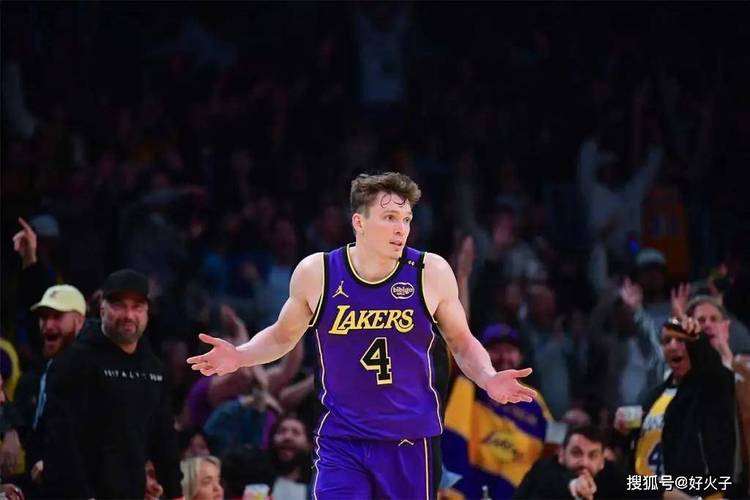 迷糊!克内克特11中3得12分6板3助 两场季前赛合计21中5