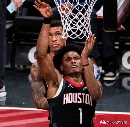 名记:火箭倾向于确定伊森合同后再续KD 前者大概率签3+1球员选项