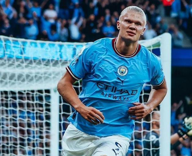 近一年曼城队内射手榜:哈兰德35球断层居首,福登14球次席