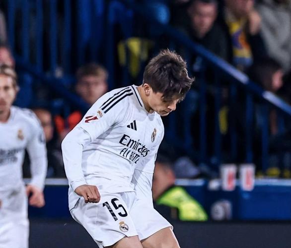 居勒尔晒姆巴佩入睡照,后者回复:这趟哈萨克斯坦之旅可不轻松啊