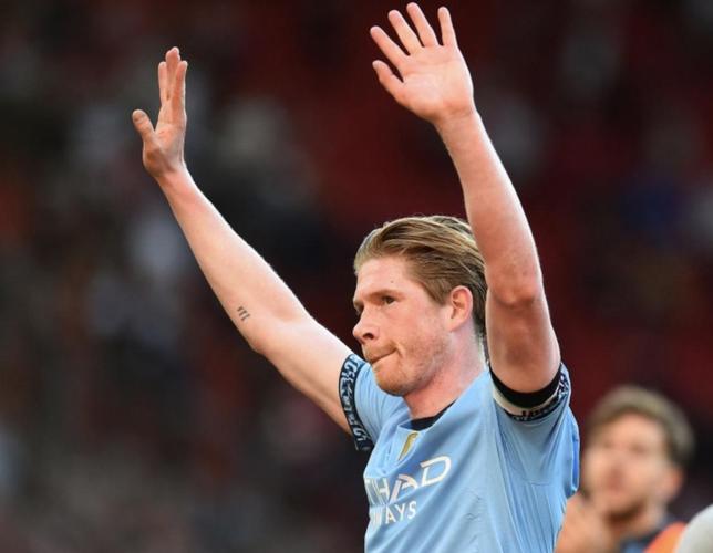 邮报谈德布劳内那不勒斯生活：场下受英雄般欢迎，场上却仍需适应