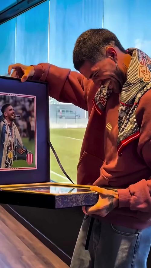 阿根廷队在迈阿密集训,塔皮亚社媒晒梅西、德保罗报到照片