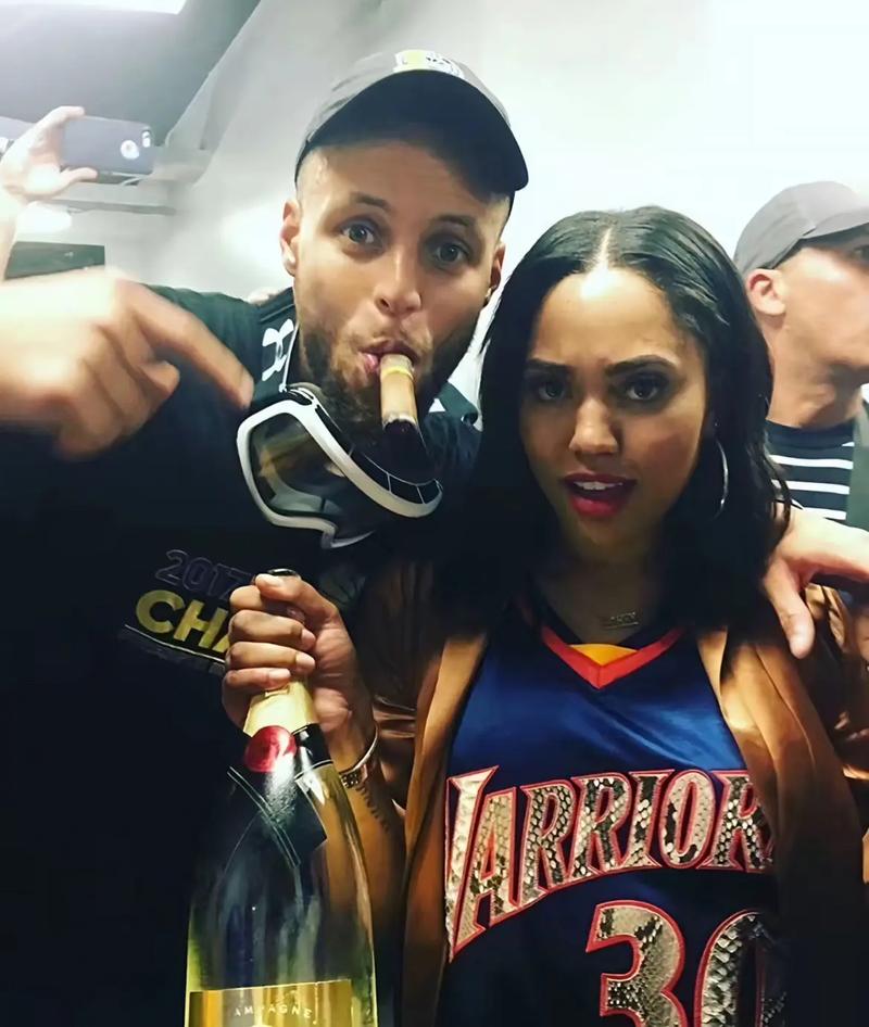 阿耶莎:开启生涯第17个赛季&我为库里感到骄傲 让我们冲呀!