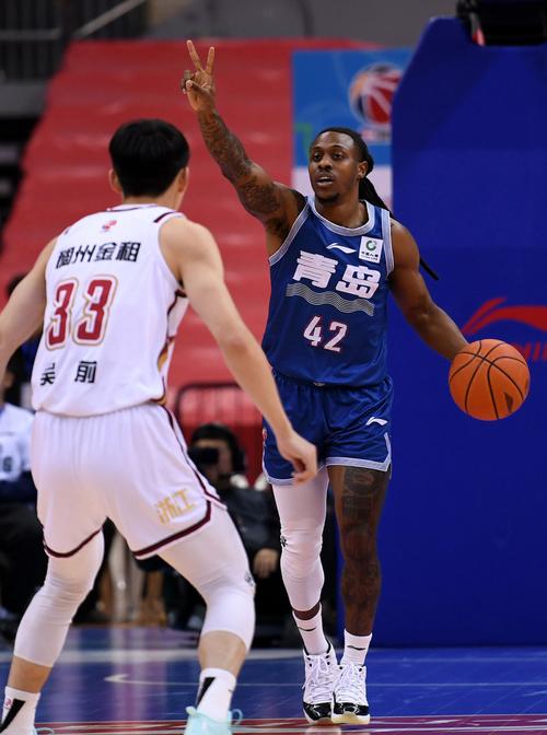 穆迪:在我生命大部分时间里霍福德都在打球 他在场有那种存在感