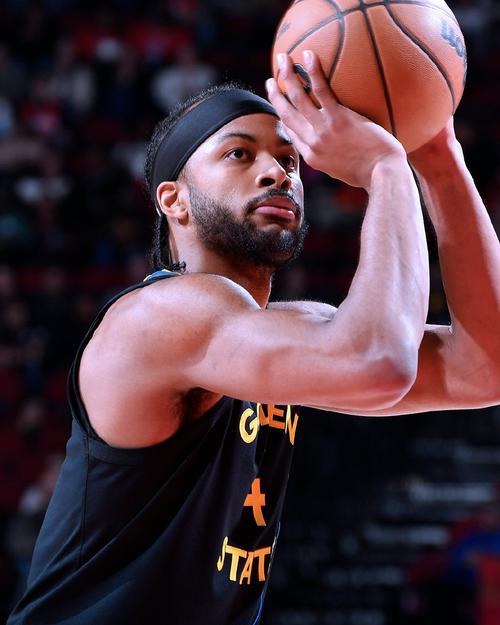 穆迪:右手拇指副韧带撕裂手术对我有好处 这使我用拇指辅助投篮