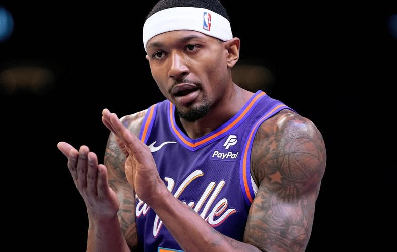 比尔:今天首次参加了队内对抗训练感觉很棒 打揭幕战是我们计划