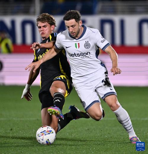 意媒:米兰vs科莫的海外意甲将有800万至900万欧收入,米兰拿大头