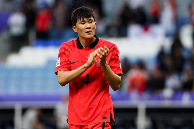 韩联社:金玟哉完成了韩国队完整合练,能够出战对巴西的友谊赛