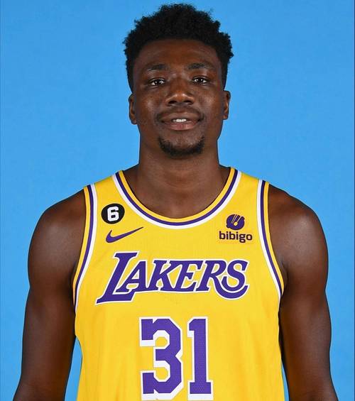 莫拍老子！托马斯-布莱恩特绝杀球被帽后 气得一手挪开摄像头