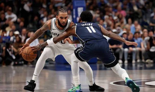 三分很准但犯规也很多!尚帕尼半场三分4中4拿12分 有4次犯规