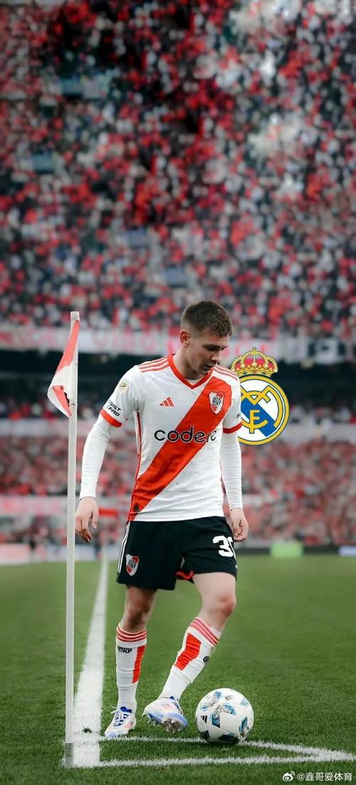 马斯坦托诺:梅西是在场上能拥有的最好“教练”,和他踢球很容易