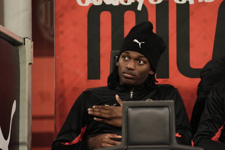 安布:我觉得米兰不太可能让莱奥替补,如何让他融入是一大难题