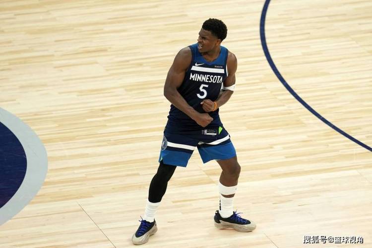 芬奇:兰德尔终结方面还有些挣扎 华子获得了一些不错的出手机会