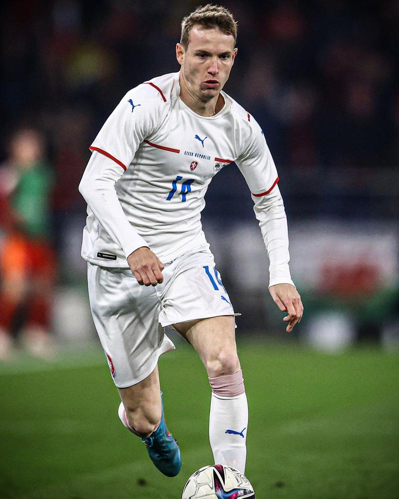 捷克中场扬克托：宣布出柜后内心很平静，正在和一个男生同居中