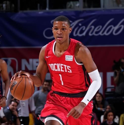 高效输出!小贾巴里-史密斯11投7中&三分5中3 贡献18分3篮板1盖帽