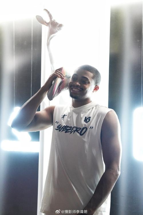 高效!凯尔登-约翰逊9投7中&三分2中1 得到19分6板1助