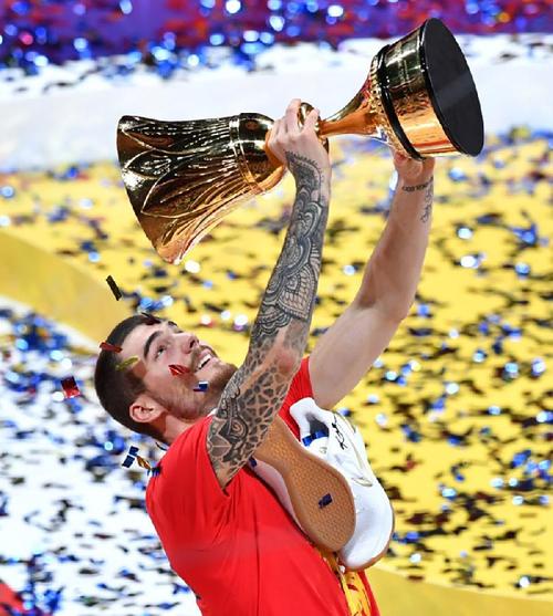 太关键！格雷控球借掩护突破滞空折叠成功打成2+0！