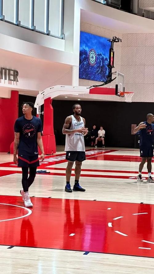 季前赛快船对阵广州龙狮 比尔因右膝酸痛缺席 其余所有人均可出战