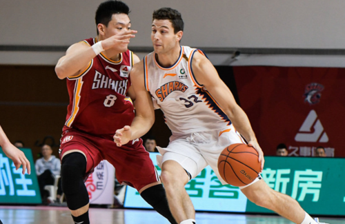 稳稳轮换?朱赞替补13分钟拿到8分 上一场14分钟轰下20分!