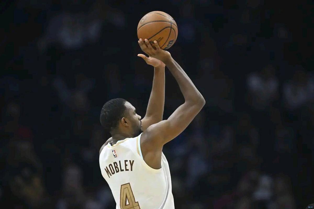 攻防稳定输出!小莫布里10中6&10罚8中砍下21分5板4助2断2帽!