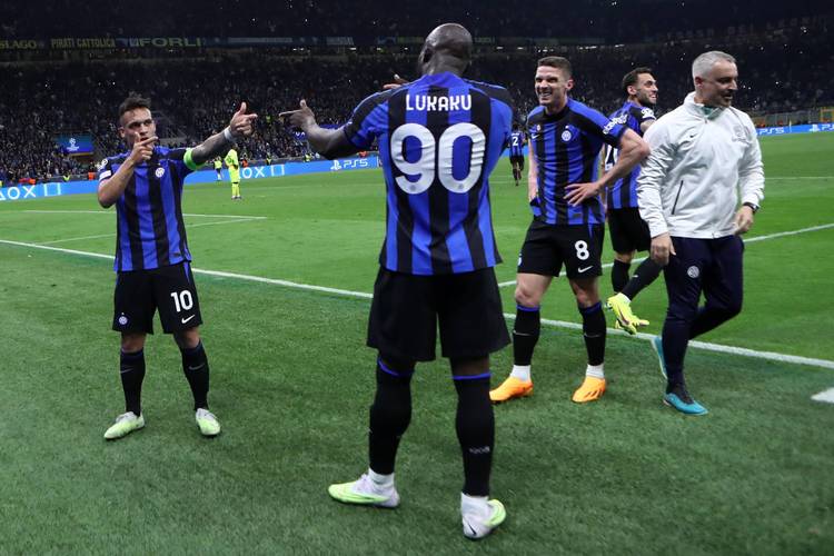 京媒:拉米罗首次带队公开训练,球队进行分组对抗两边都是四后卫