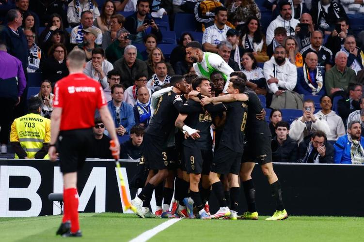 库尼亚社媒晒与维尼修斯庆祝合照:连线破门,为这支巴西队骄傲