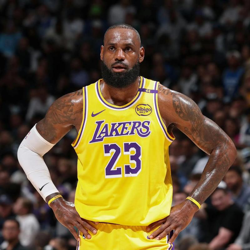 Shams:再次澄清 詹姆斯一直在提升训练强度 只是还没恢复到位