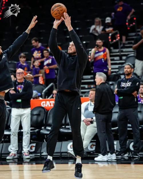 布克:很高兴看到中文布克 有空间距离但中国赛是相遇的完美地方