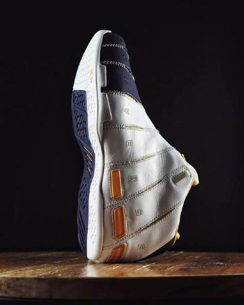 曾凡博篮网首秀 上脚韦德最新一代签名鞋韦德之道12