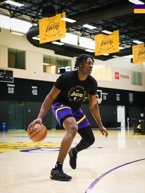 雷迪克:阿杜-蒂耶罗的运动能力太夸张了 头平筐太惊人了