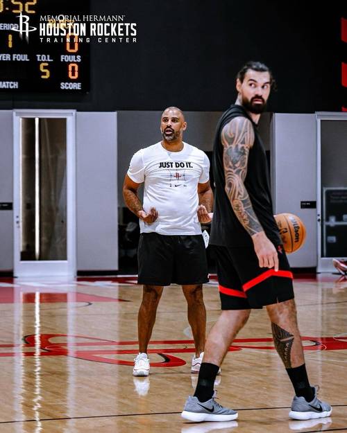 乌度卡:最后两场季前赛 首发球员的上场时间将提升到接近30分钟