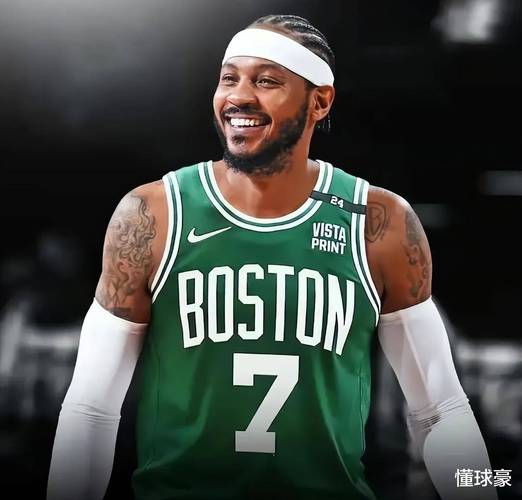 老哥你又胖了!美记晒活动中与绿军名宿安东尼-沃克合影