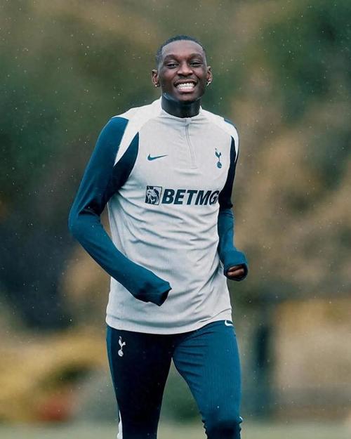 热刺官方:穆阿尼参加球队今天的闭门友谊赛,朝着复出迈出一步