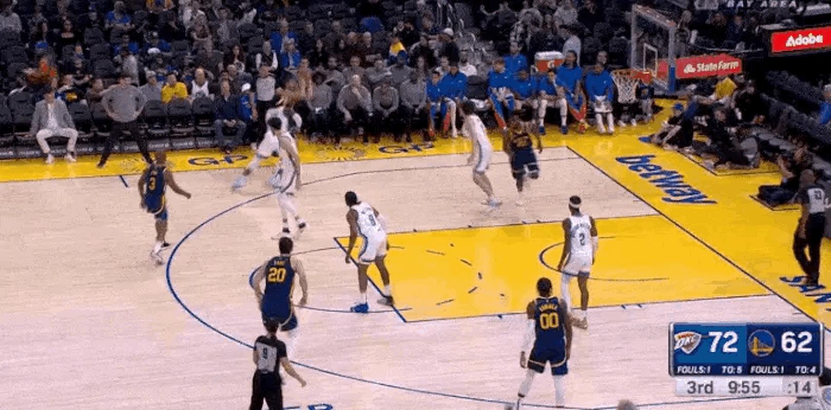 外线手感在线!克莱首节出战7分钟 三分2中2拿到6分