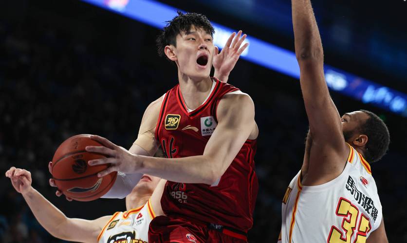 小曾打10分钟!媒体人:难有人情世故出现在季前赛 都为合同而拼