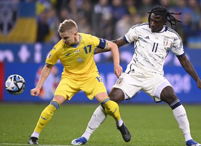 意大利客战爱沙尼亚海报:多纳鲁马、巴斯托尼、小基恩出镜