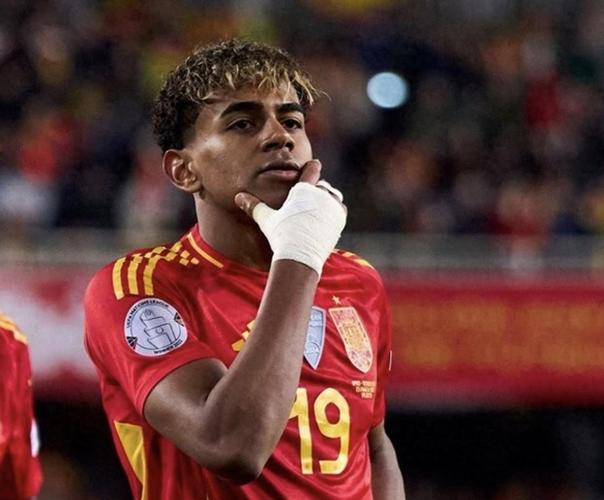 哈维快问快答：世界杯冠军西班牙，金靴+最佳球员亚马尔