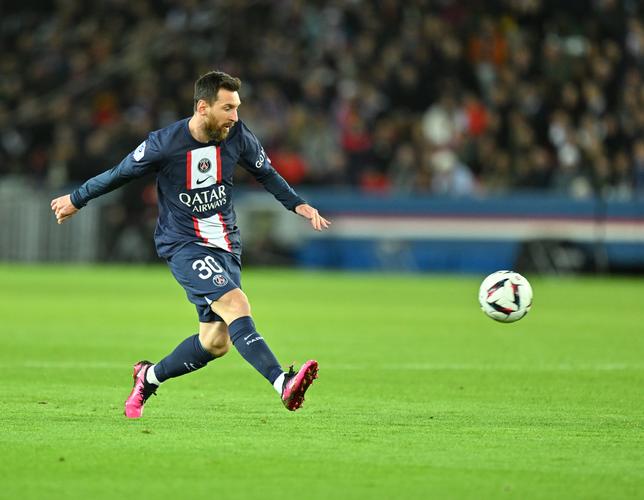 梅西本场数据:2射1传巴西连线,但3次错失进球机会,媒体评分9.6