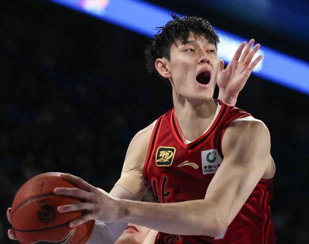 媒体人:向勇敢闯荡的曾凡博致敬 一起等待他最后的去向决定吧