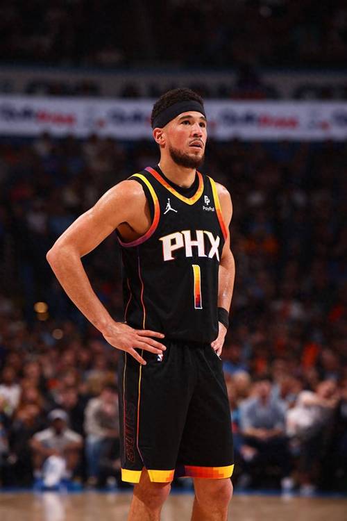 全能表现！布克半场3记三分球拿到11分3板3助1断